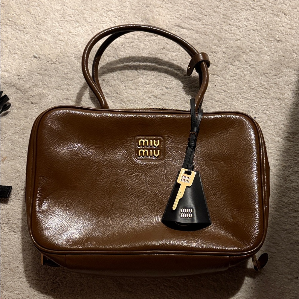 Miu - beau patent brown leather bag